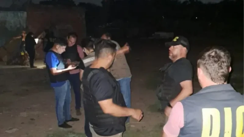 Baleado en un confuso episodio: dos policías detenidos y arma reglamentaria secuestrada