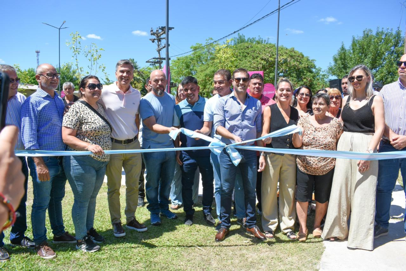 Zdero inauguró una nueva plazoleta en Puerto Vilelas y destacó la recuperación de espacios públicos