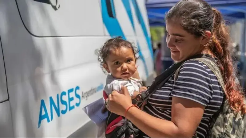 Anses oficializó un aumento del 2,85% en la AUH y asignaciones familiares a partir de febrero