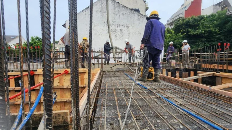 Desempleo al palo: Desde la asunción de Javier Milei se perdieron 290.600 empleos y cerraron casi 22.000 empresas