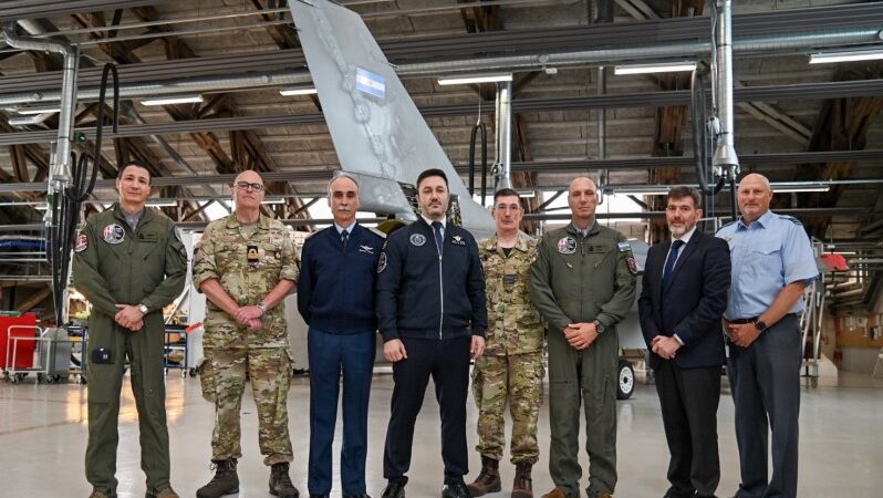 Escándalo por los F-16: el Gobierno pagará USD 33 millones a una empresa privada para entrenar a los pilotos