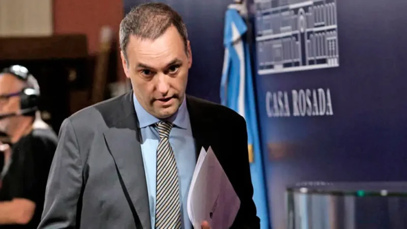 Escándalo en Casa Rosada: Adorni perdió los estribos ante las preguntas por sus vuelos privados y su patrimonio