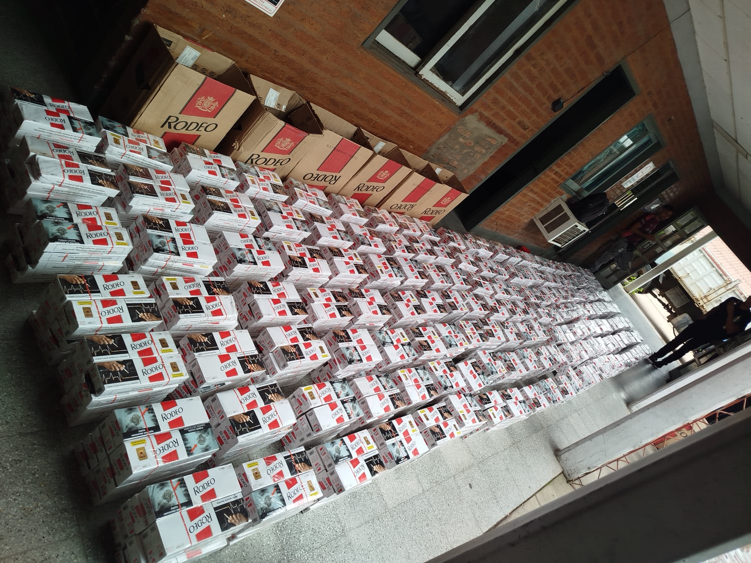 Puerto Tirol: incineraron casi tres mil cartones de cigarrillos de contrabando