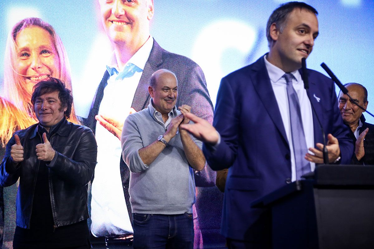 El entorno de Milei evalúa la salida de Manuel Adorni tras el desplome de la imagen oficial