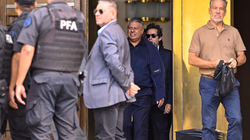 Justicia procesa y embarga a Claudio “Chiqui” Tapia y Pablo Toviggino por retención indebida de aportes en la AFA