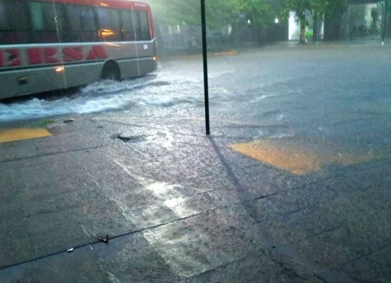 Resistencia sin colectivos por el temporal: suspenden el servicio y rige alerta amarillo por tormentas