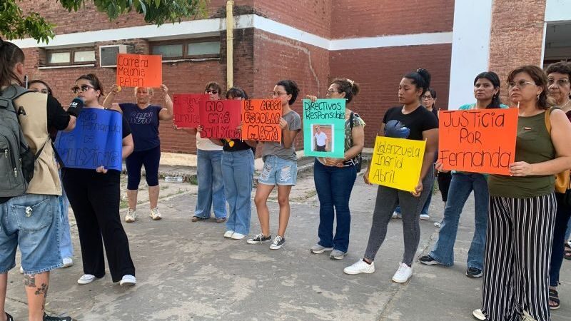 Tragedia en Resistencia: Marcha y dolor por la muerte de una alumna que denunció bullying sistemático en la E.E.T. N° 16