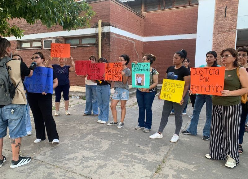 Tragedia en Resistencia: Marcha y dolor por la muerte de una alumna que denunció bullying sistemático en la E.E.T. N° 16