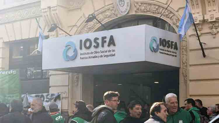 Crisis en las Fuerzas Armadas: Militares y civiles protestan en Mar del Plata tras quedar sin cobertura médica