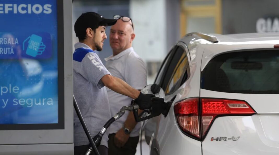 Combustibles en Argentina: la nafta ya subió hasta 16% y anticipan nuevos aumentos por el petróleo