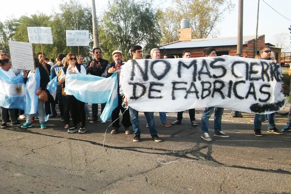 Emergencia fabril: la industria argentina pierde 160 empleos por día y el PBI retrocede a niveles de 1985