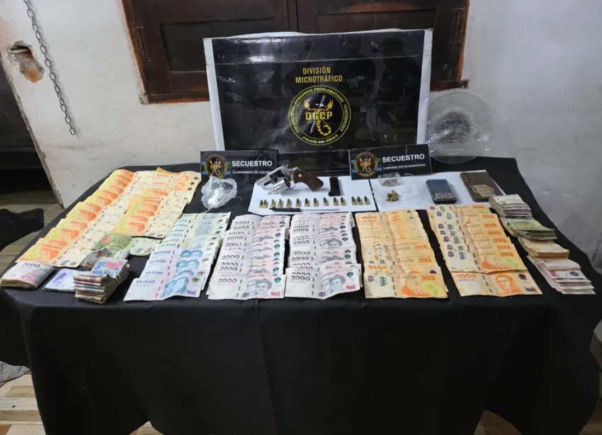 Golpe al narcomenudeo en el barrio Mate Cocido: dos detenidos, droga fraccionada y un arma con numeración limada