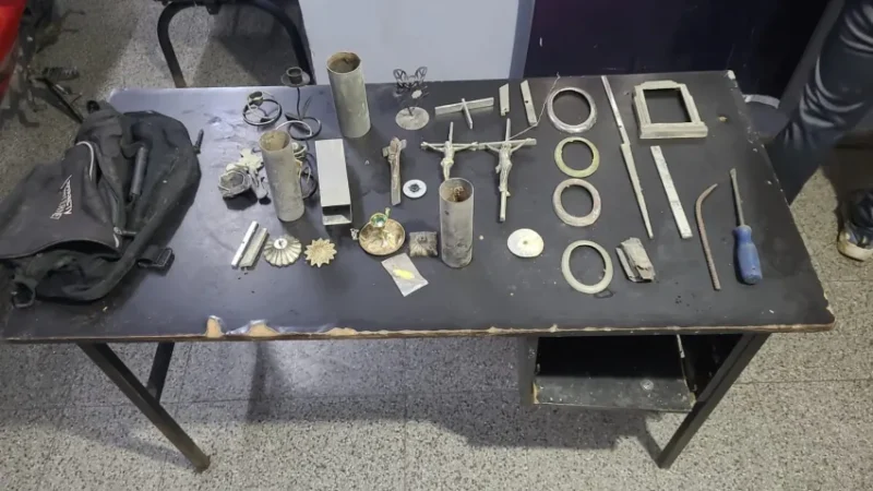 Frustran robo de placas de bronce en el Cementerio San Francisco Solano: Un detenido