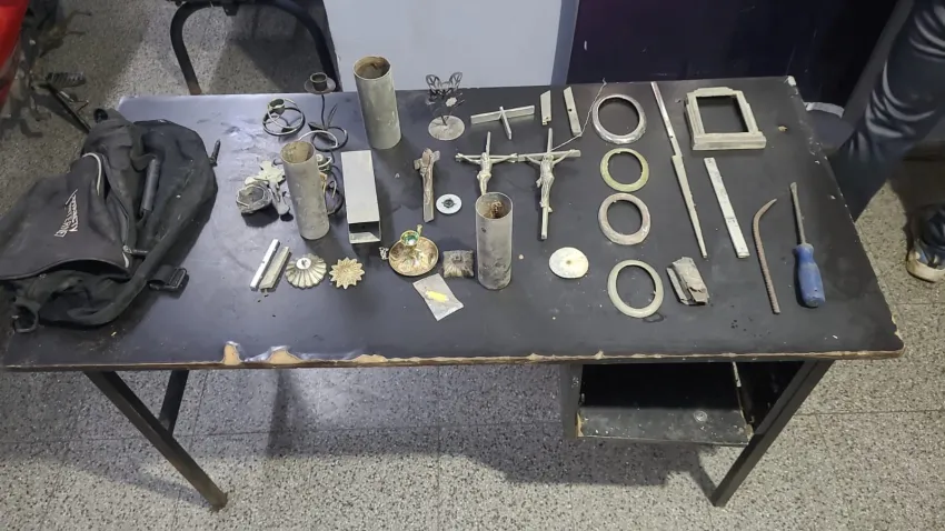 Frustran robo de placas de bronce en el Cementerio San Francisco Solano: Un detenido