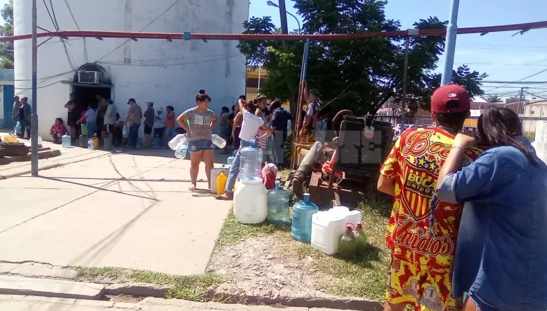 Tensión y desesperación en General San Martín: el grito de una ciudad que lleva más de un día sin agua