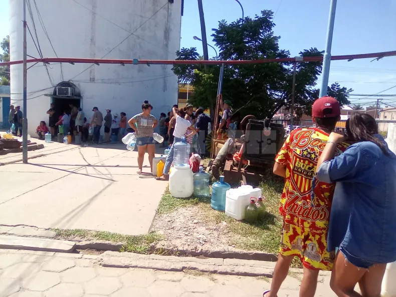 Tensión y desesperación en General San Martín: el grito de una ciudad que lleva más de un día sin agua