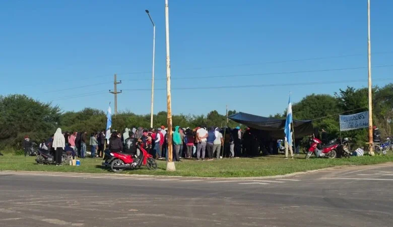 Tensión en Pampa del Indio: la Policía impidió un violento intento de corte de ruta con hachas y cadenas