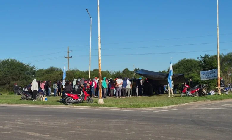 Tensión en Pampa del Indio: la Policía impidió un violento intento de corte de ruta con hachas y cadenas