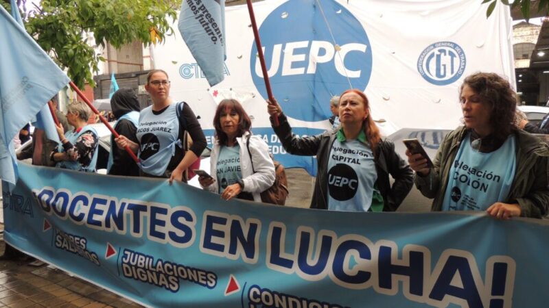 Córdoba: El gobierno le otorga un aumento del 40% a docentes y desafía las proyecciones inflacionarias de Nación