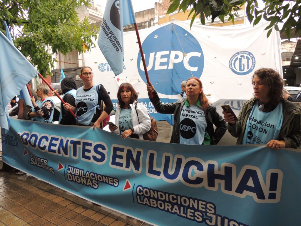 Córdoba: El gobierno le otorga un aumento del 40% a docentes y desafía las proyecciones inflacionarias de Nación