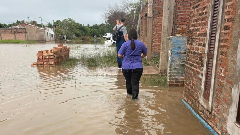 Salud despliega un operativo de emergencia en Juan José Castelli para asistir a los evacuados por el temporal