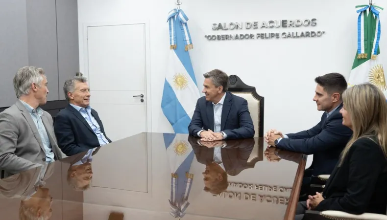 Cumbre política en la Casa de Gobierno: Leandro Zdero recibió a Mauricio Macri en su visita estratégica al Chaco
