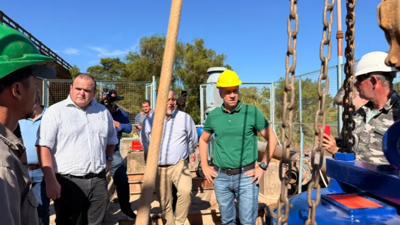 General San Martín: Zdero supervisó la instalación de una nueva bomba para normalizar el servicio de agua