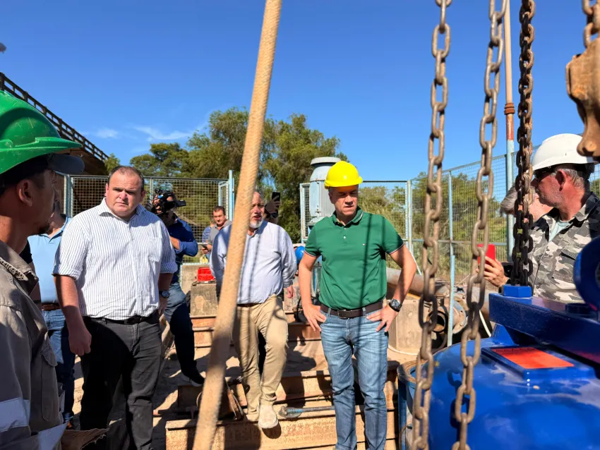 General San Martín: Zdero supervisó la instalación de una nueva bomba para normalizar el servicio de agua