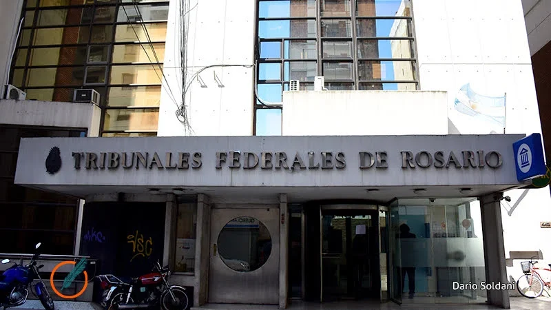Guerra judicial en Rosario: un juez federal acusa a camaristas de favorecer el caos narco y pide investigarlos