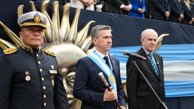 25 de Mayo en Chaco: Leandro Zdero encabezó el acto por la Revolución de Mayo y aseguró que la provincia «puede ponerse de pie»