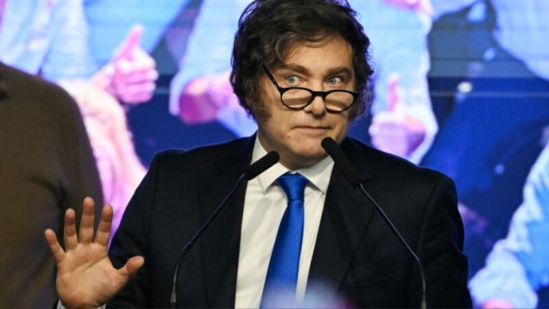 El mercado acorta plazos y exige cobertura cambiaria ante las dudas de que Milei sea re-electo