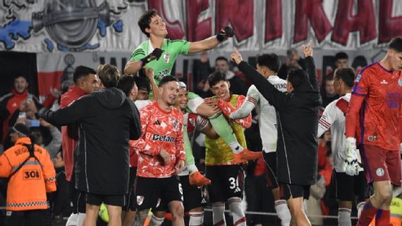 River Plate logró una clasificación agónica ante San Lorenzo en un Monumental eufórico