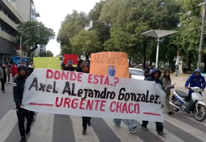 A un mes de la desaparición de Axel González: tres detenidos y creciente sospecha sobre el accionar policial en Fontana