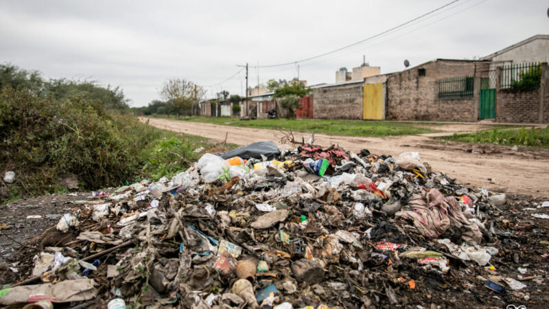 Crisis socioambiental en Resistencia: Vecinos denuncian un basural clandestino y aseguran que «no se puede respirar»