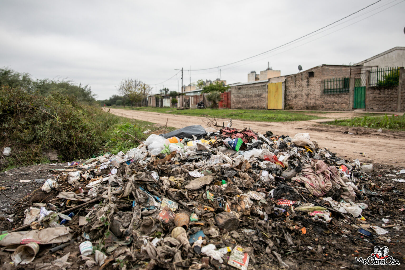 Crisis socioambiental en Resistencia: Vecinos denuncian un basural clandestino y aseguran que «no se puede respirar»