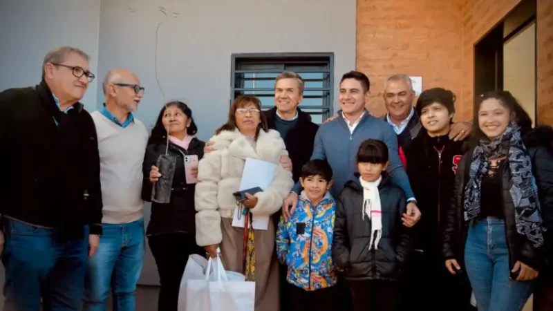 Zdero oficializó la entrega de viviendas en la Chacra 214 y reafirmó su compromiso con el acceso a la casa propia en Resistencia
