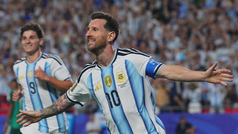 El show de Messi con tres goles ante Argelia y nuevos récords Mundiales