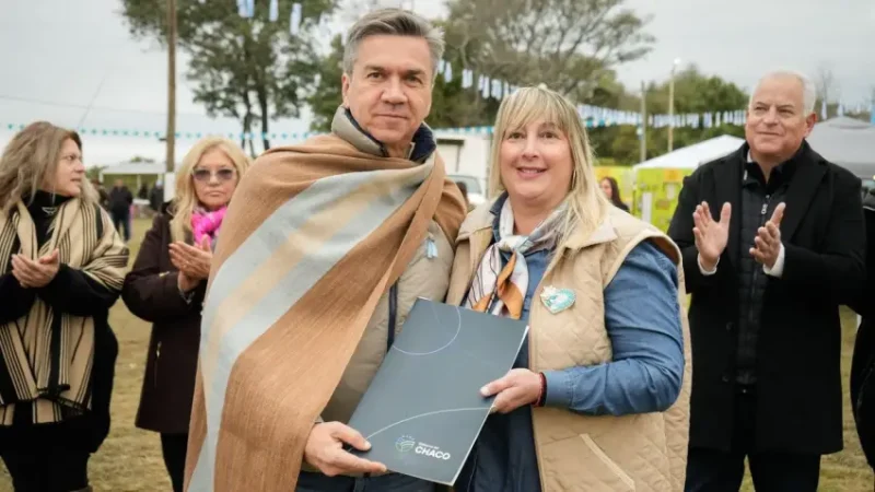 Colonia Popular celebró la Fiesta Provincial de la Bandera Nacional e inauguró un nuevo paseo para emprendedores