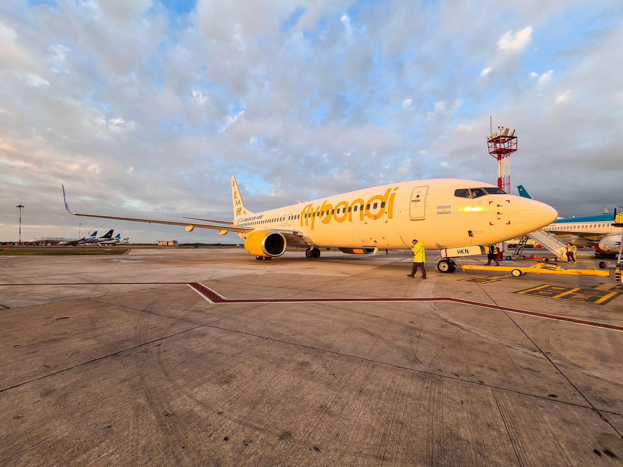 Flybondi enfrenta una crisis terminal: cancela todos sus vuelos durante el fin de semana largo